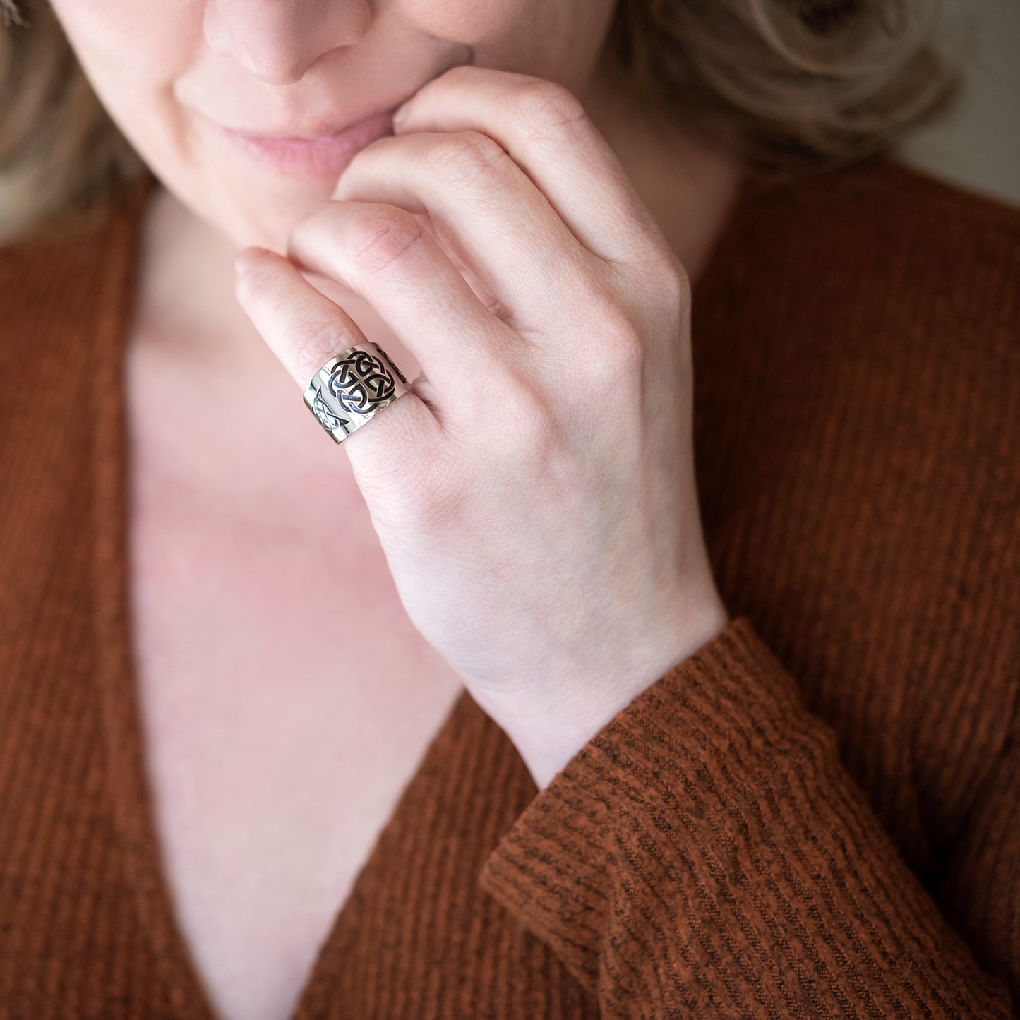 infinity-knot-signet-ring